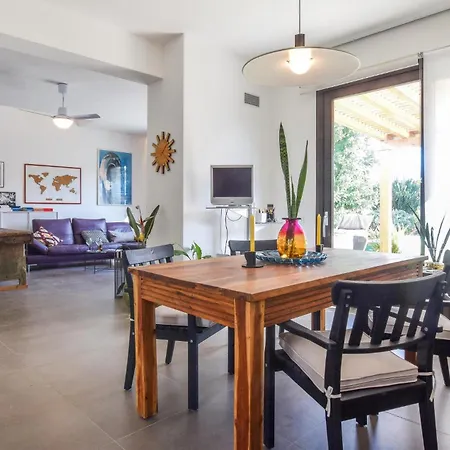 בית נופש Stunning Home In Trabia *